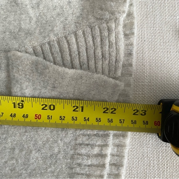 GAP Wool Alpaca Blend Oversize V-Neck Boxy Sweater Size XS Petite - Picture 11 of 11